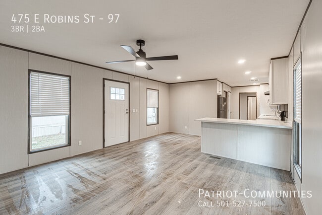 Photo - 475 E Robins St