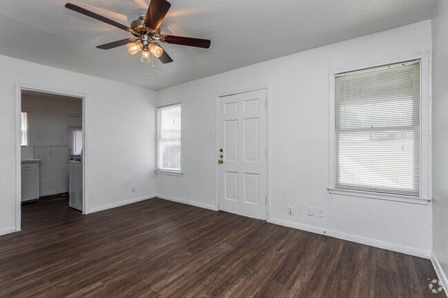2BR, 1BA - 619SF Living Room