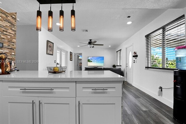 Photo - 7831 Hope St