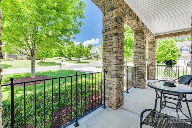 Photo - 1007 Kaiser Way