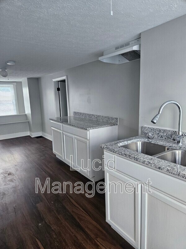 Photo - 1210 Longfield Ave