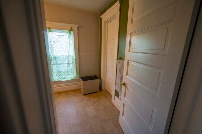 Bathroom from Hall - 319 N Sycamore St Unit 319 #2