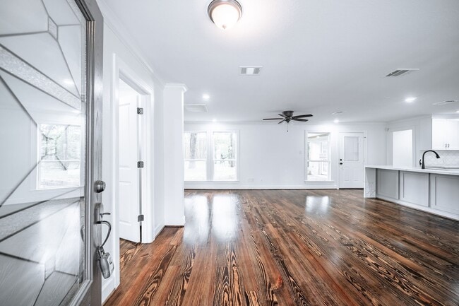 Photo - 10038 Westview Dr