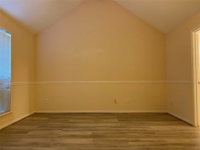 Building Photo - 215 W New Meadows Dr