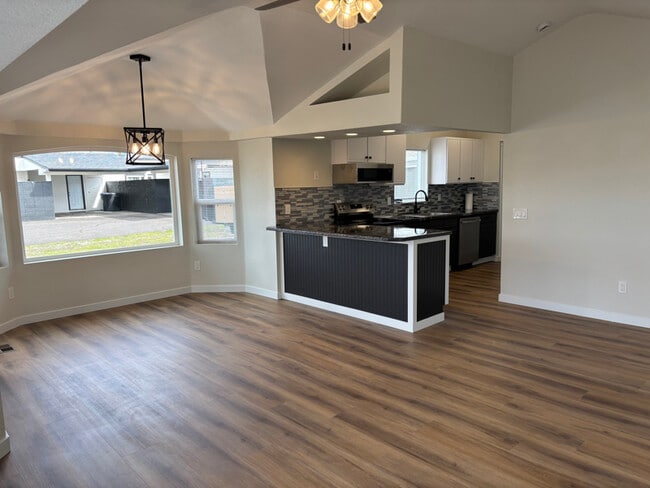 Photo - 179 Tausick Way