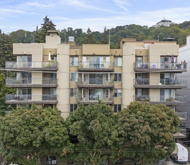 Building Photo - 1550 Eastlake Ave E