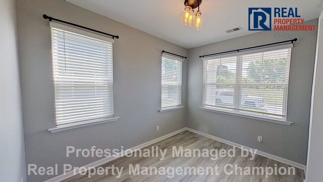 Photo - Beautiful and Spacious End Unit Townhouse