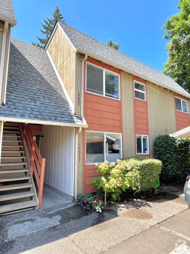 Building Photo - Newly renovated 2 bedroom condo with off-s...