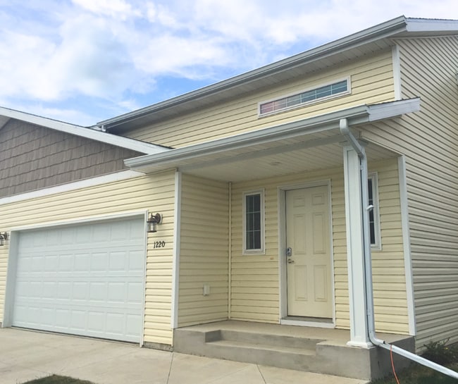 Photo - 3 Bed 2 Bath Twin Home