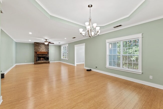 Photo - 129 Moudy Ln