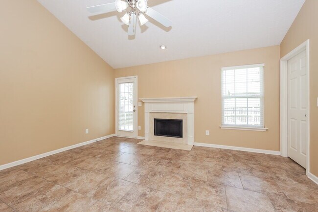 Photo - 305 Sarna Dr