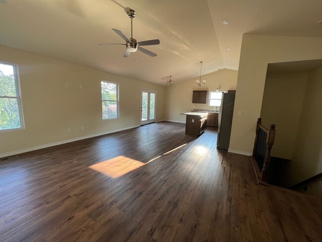 Photo - 192 Oak Hl Holw