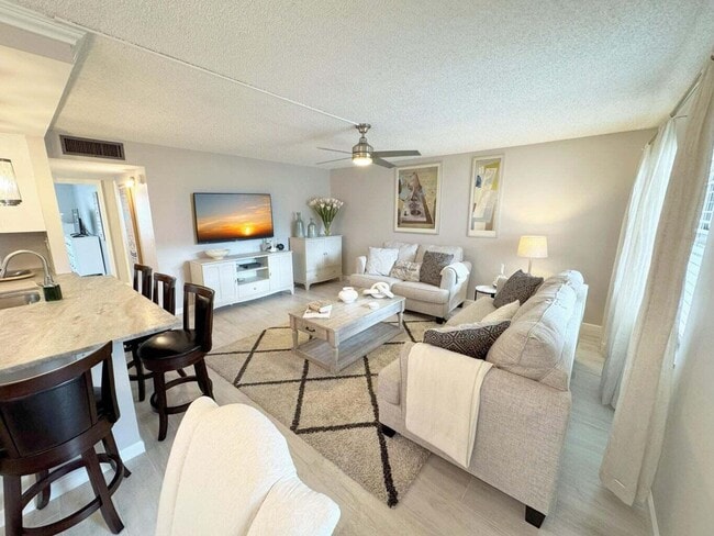 Photo - 644 Normandy Ln