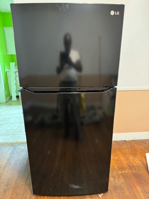 New LG Refrigator - 7601 4th Ave S
