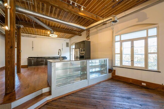 Photo - 161 Mangum St SW