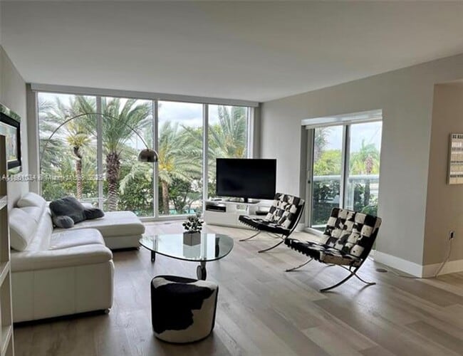 Building Photo - 10275 Collins Ave Unit 10275 Collins Ave appt 331 Rental