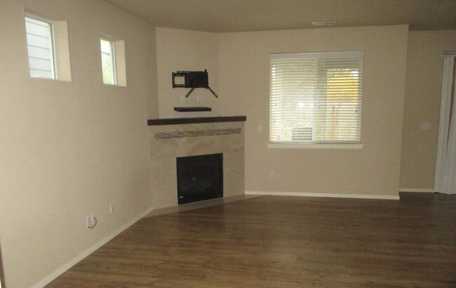 Photo - Beautiful 3 bed 2.5 bath home in South Hill Puyallup