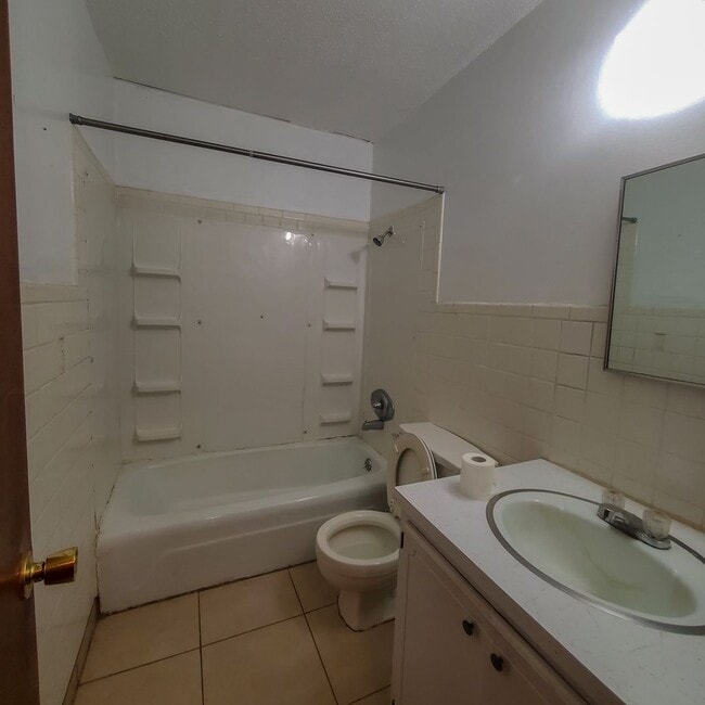 Photo - 2429 N Market Ave Unit 2429 North Market Ave 1/2