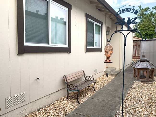 Photo - 1056 Peggotty Pl