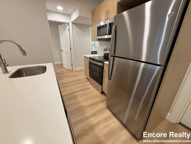 Photo - 529 Beacon St Unit 4