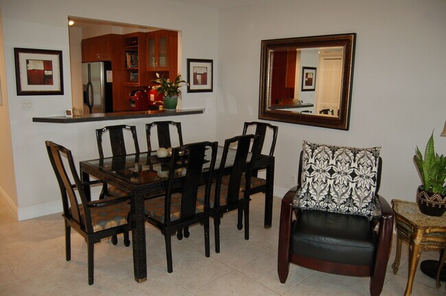 Photo - 575 Oaks Ln Unit 303