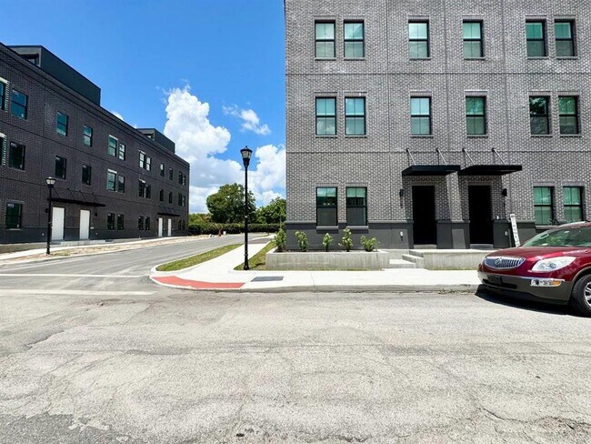 Photo - 1302 E Kay St