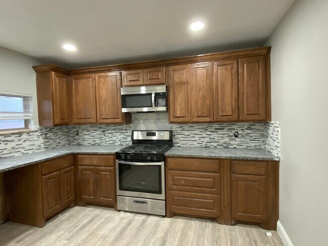 Updated kitchen with stainless steel appliances and granite countertops - 510 Greenwood St