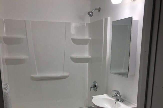 1070 16th Ave SE