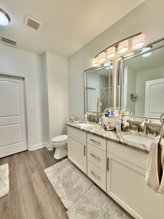 Photo - 411B Redwood Ave