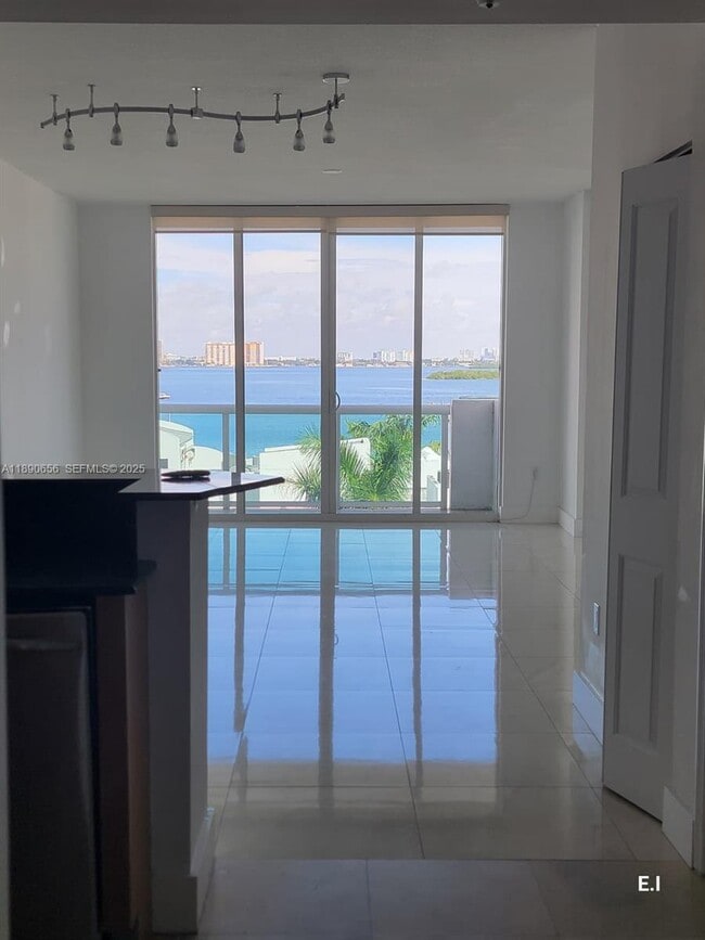 Building Photo - 7900 Harbor Island Dr Unit 602