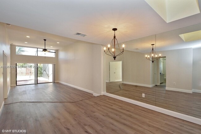 Photo - 6720 Canary Palm Cir