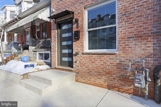 Photo - 458 W Earlham Ter