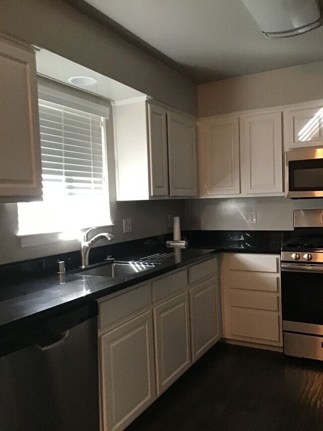 Photo - Beautiful 3 bedroom rental