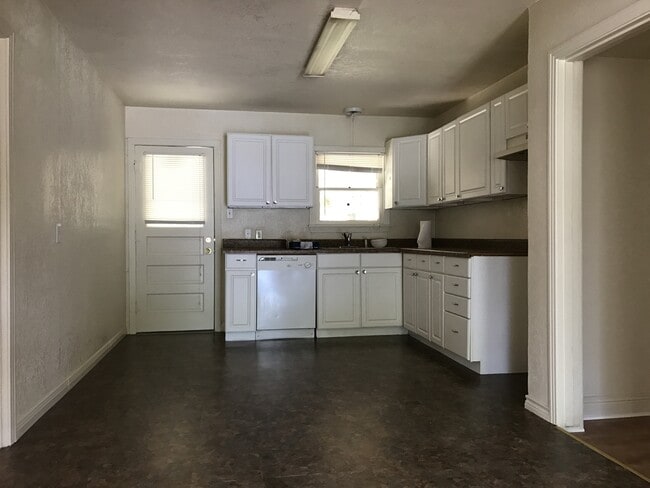 Photo - 2113 Richter Ave