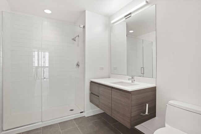 Photo - 189 W Hubbard St