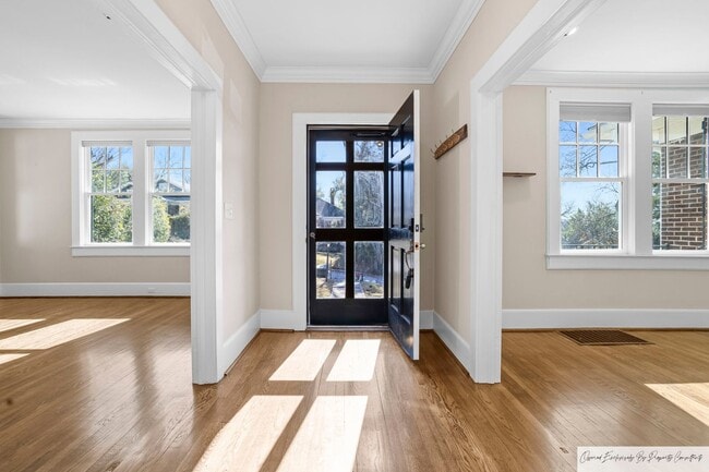 Photo - BEAUTIFUL ONE STORY BRICK HOME IN DOWNTOWN...