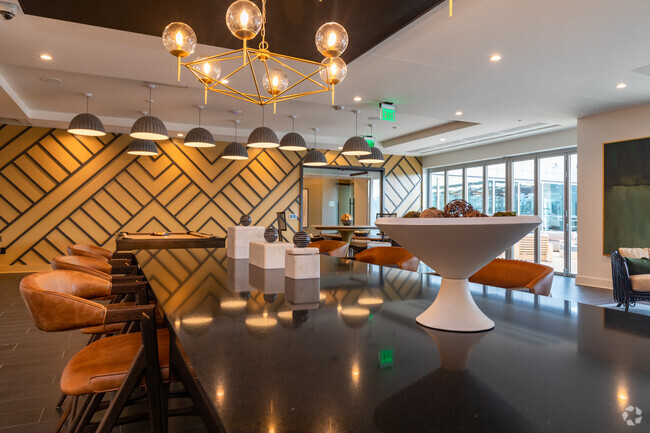 Amenity Lounge