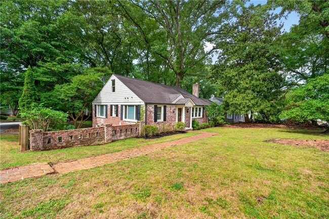 Photo - 392 Collier Rd NW