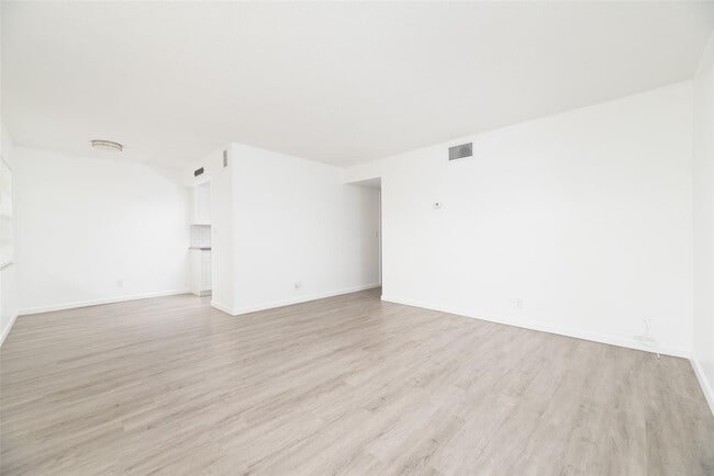 Photo - 1401 NE 17th Ct Unit 207