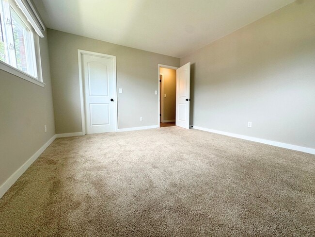 Cedar Plaza Apartments & Townhomes