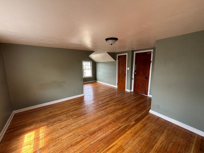Building Photo - 23 New York Ave Unit 3