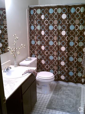 Bathroom - Montreal Courts