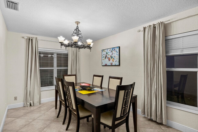 Photo - 1622 S Club Dr