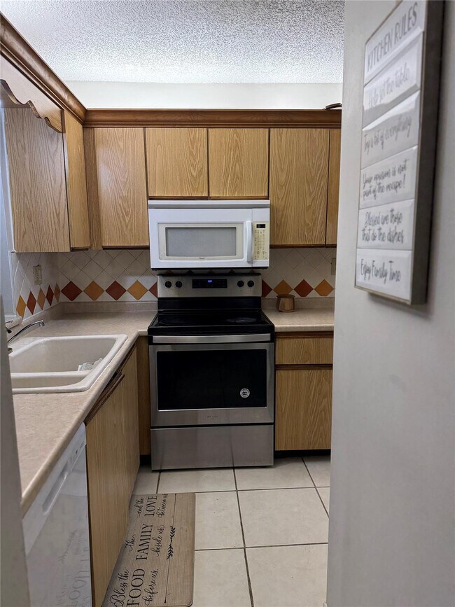 Photo - 3300 NW 46th St