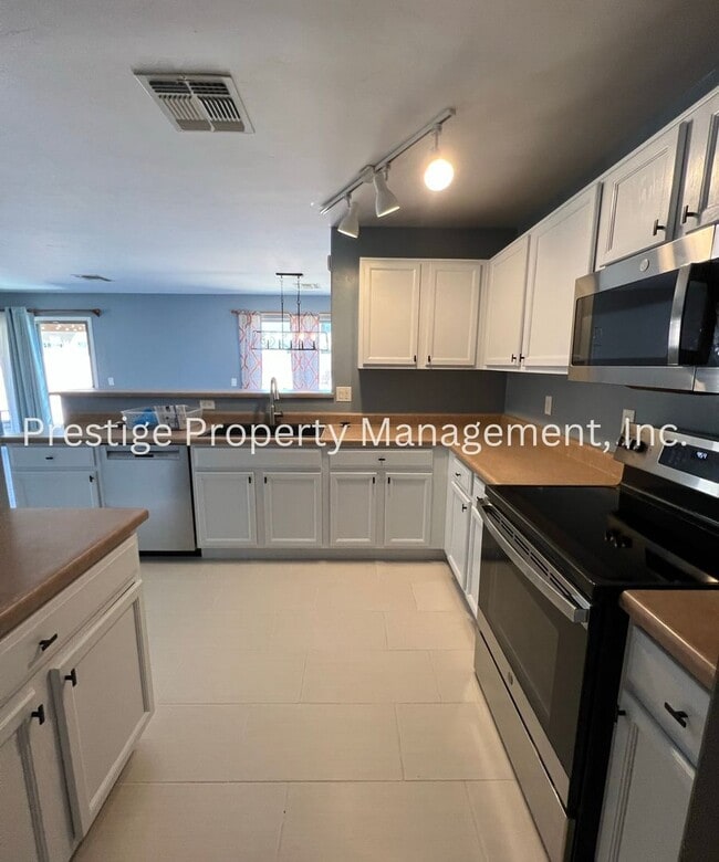 Photo - 4BR/2.5BA Nestled in the Heart of Los Arroyos!!