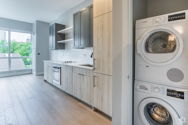 1 BR, 1 BA – 688SF - Entrance and Kitchen - The Clark