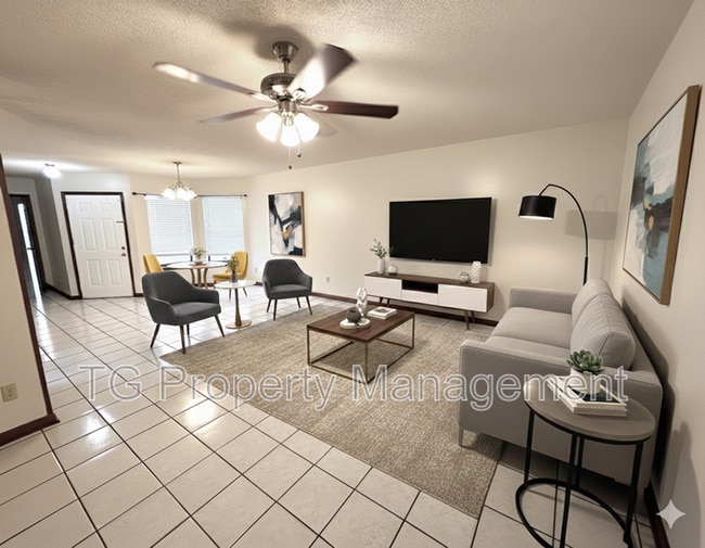 Building Photo - 703 Trekker St