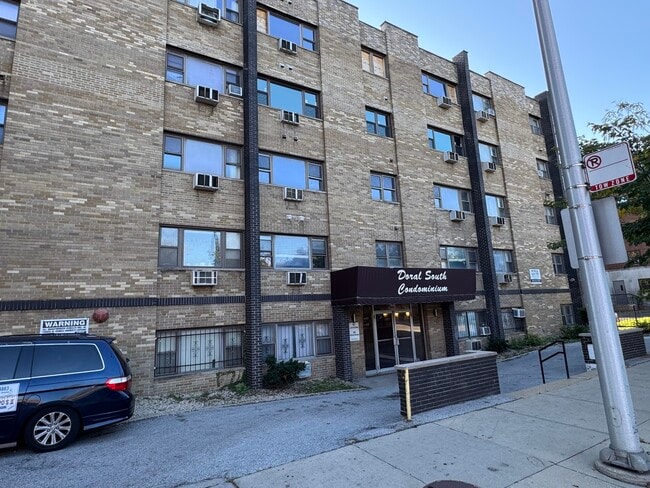 Building Photo - 7854 S South Shore Dr