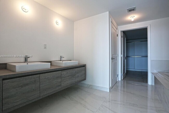 Photo - 400 Sunny Isles Blvd Unit 806