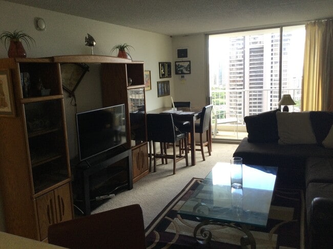 Living Rm - 400 Hobron Ln Unit VillaEatonSq.#2609